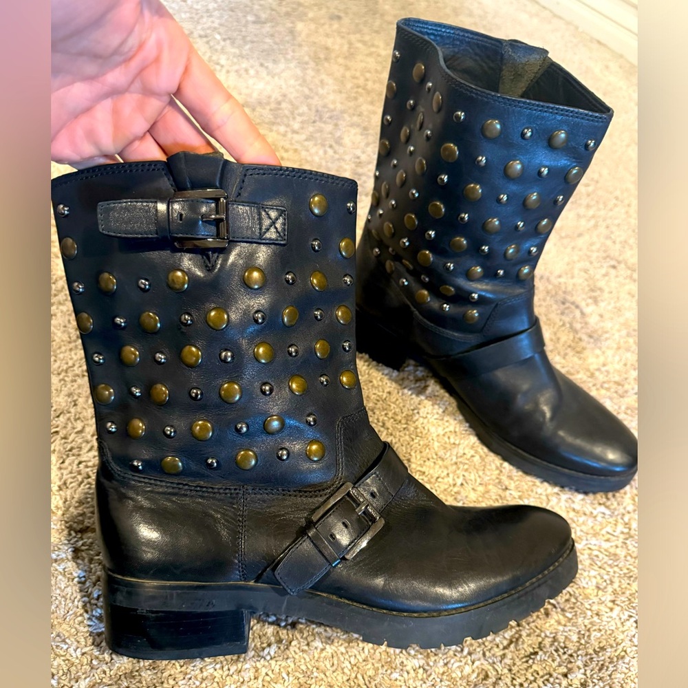 Mɪᴄʜᴀᴇʟ Kᴏʀs Leather Studded  boots Size 9.5